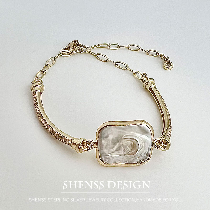 Vintage Fashion Photos - Imitatie Parel Armband Verkoperd 14K Goud