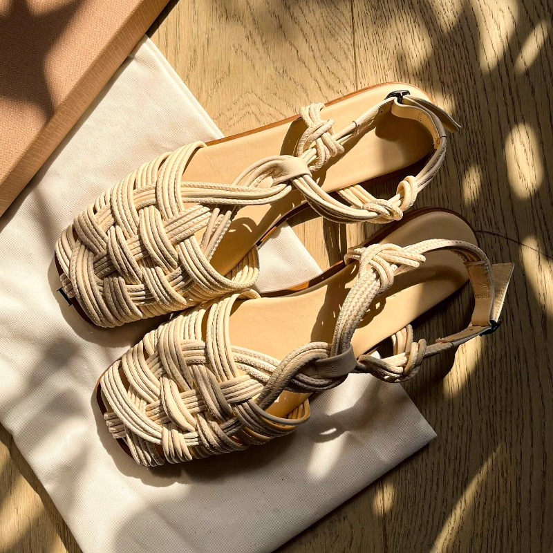 Vintage Fashion In 2026 - Vintage handgeweven Romeinse sandalen met platte