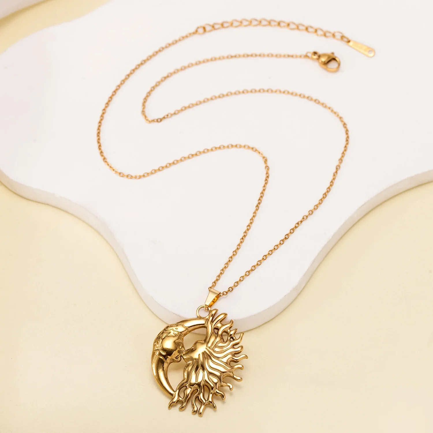 Zon en maan ketting voor koppe - Vintage Fashion Looks recensie en prijs
